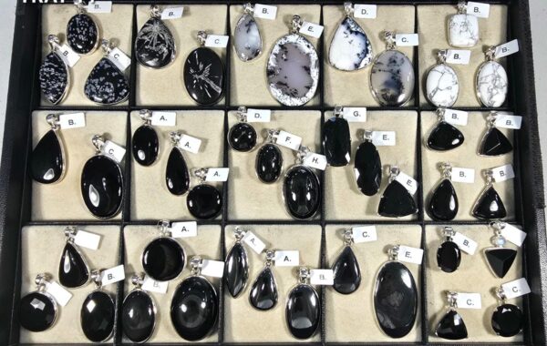 CLASSIC PENDANTS – TRAY 14