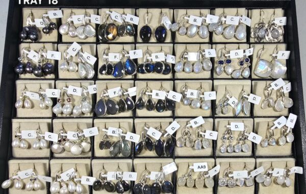 CLASSIC EARRINGS – TRAY 18