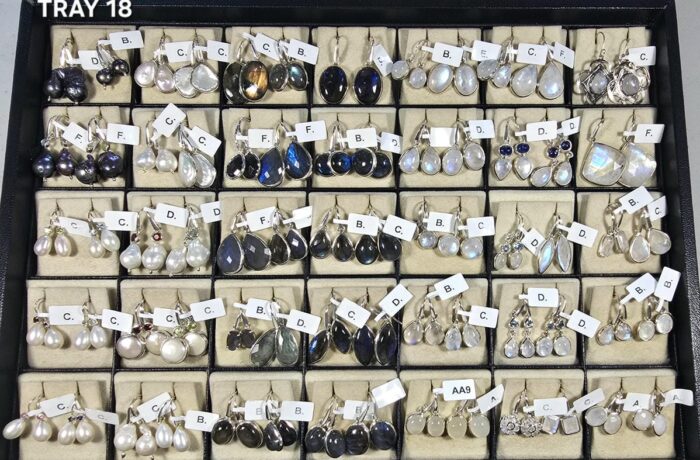 CLASSIC EARRINGS – TRAY 18
